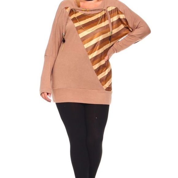 Knit Sweater with Striped Print and Necklace - Picture 4 of 4